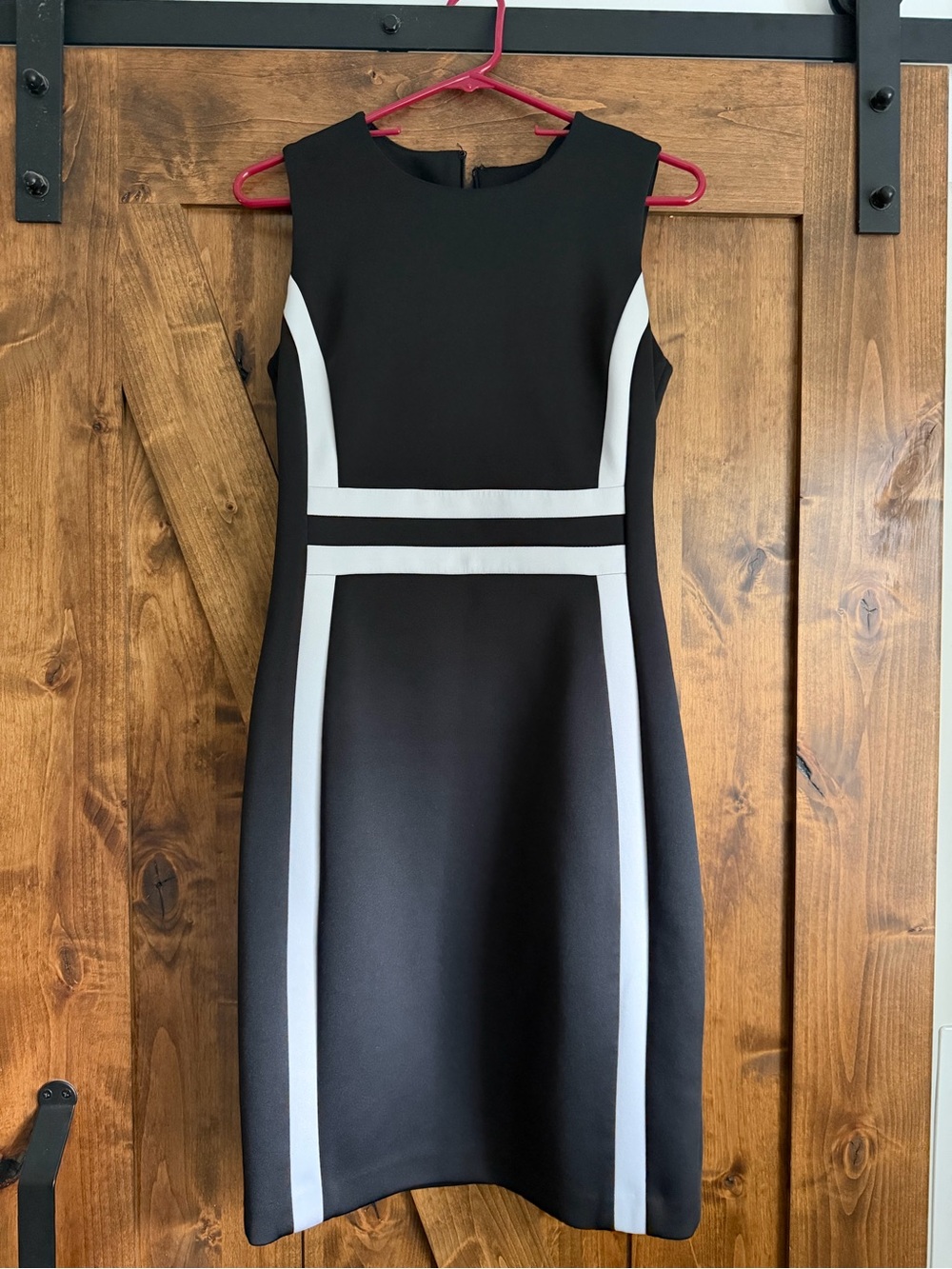 Calvin Klein Black and White Sleeveless Sheath Dress Size 8